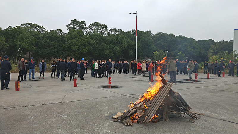 四川天马玻璃有限B体育·（中国）股份有限公司 - 官网急救安全知识培训暨应急疏散和消防灭火演练活动报道(图10)